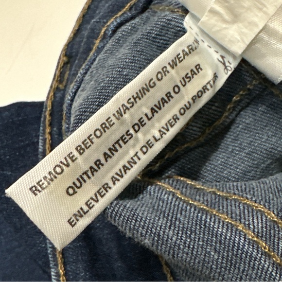 Madewell Curvy High-Rise Skinny Jeans in Woodland Wash: TENCEL™ Denim Edition - Picture 16 of 16